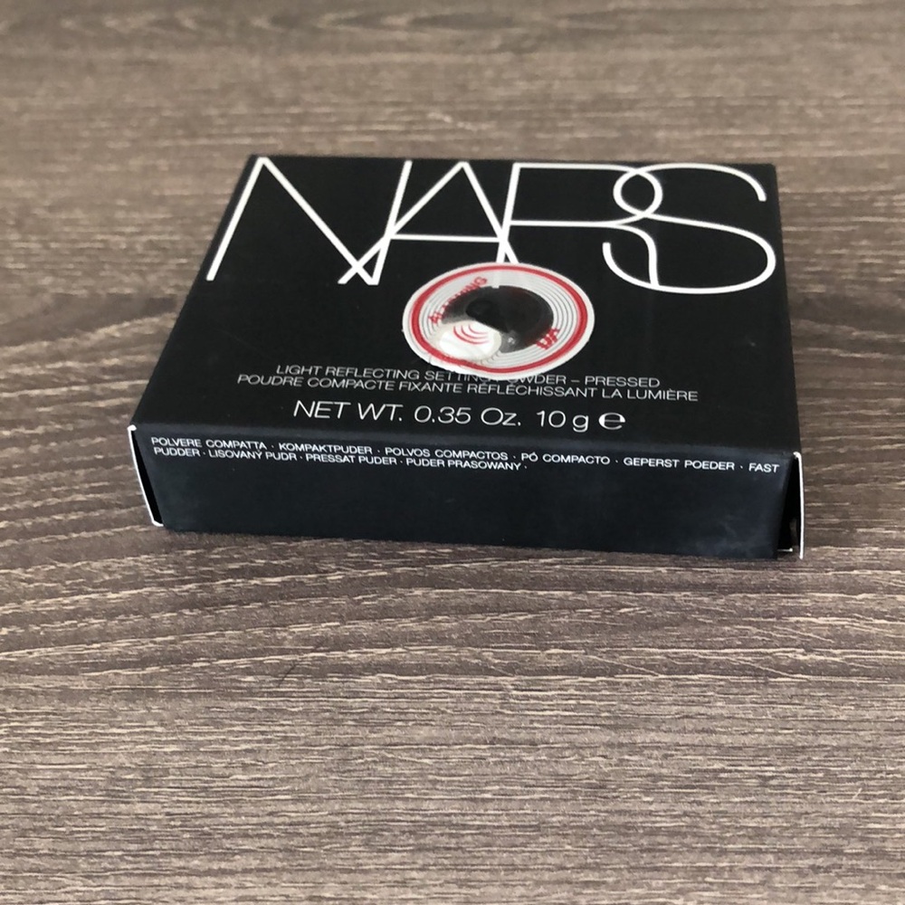 NARS Light Reflecting Setting Powder - Pressed 10g/.35oz - Picture 12 of 13